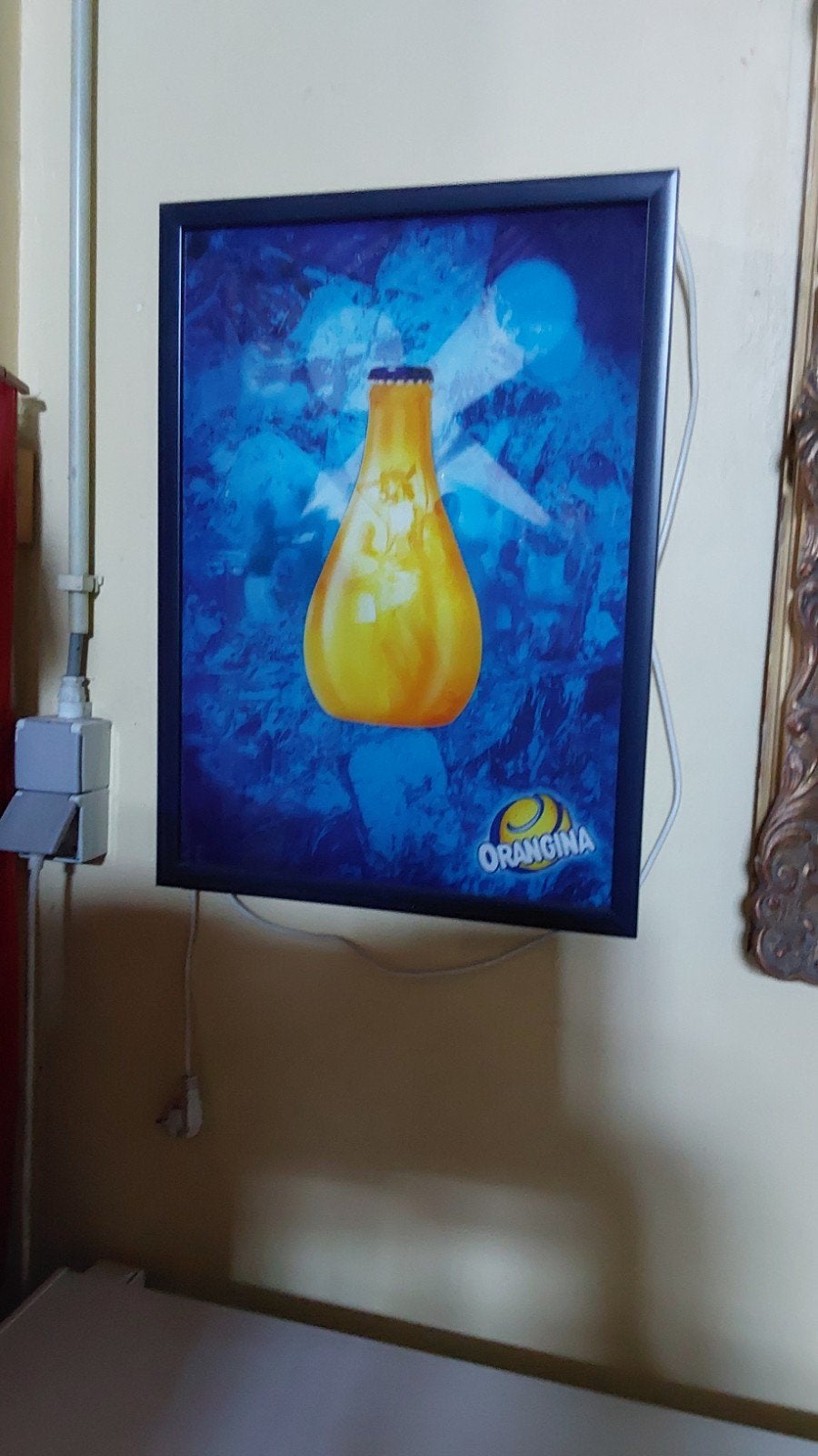 Verzameling licht reclame van orangina, Ophalen