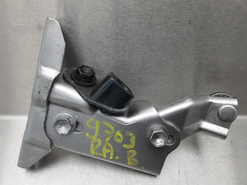 CHARNIERE DE PORTE ARRIÈRE DROITE Previa (R3) (|PREVIA|), Utilisé, Toyota
