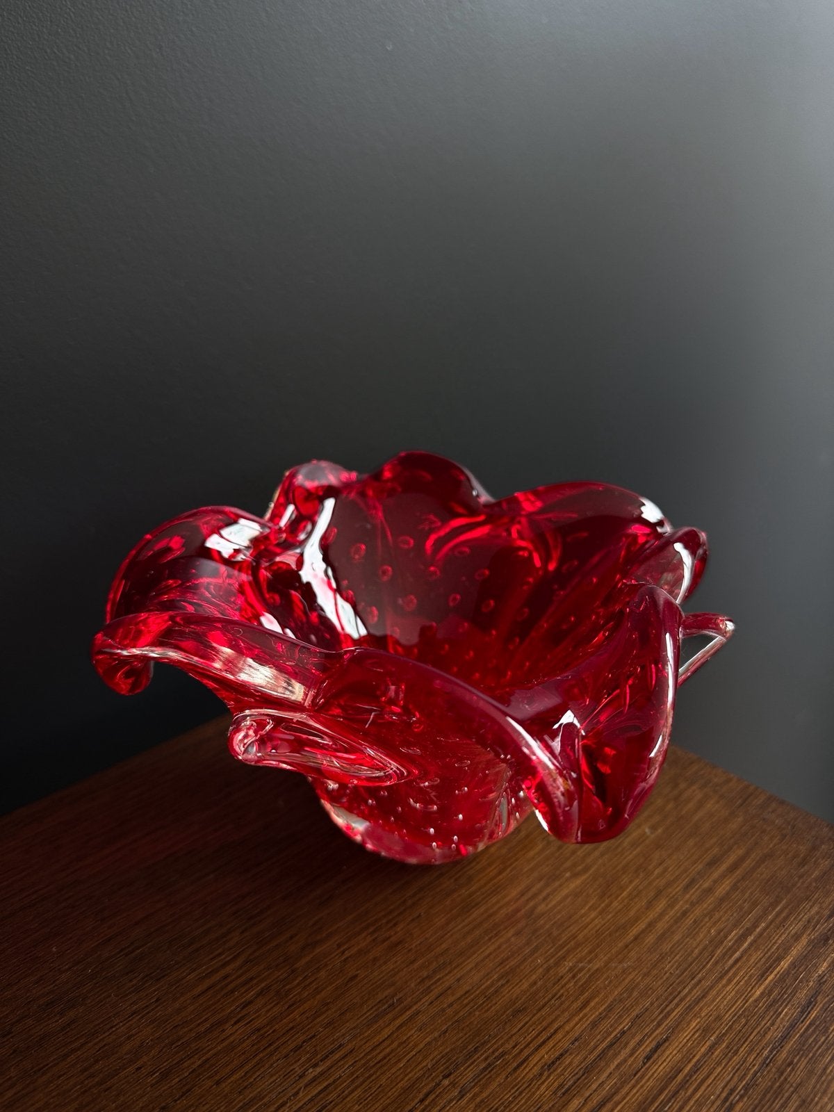 Vintage Murano glazen schaal – rood handgeblazen kunstglas, Antiek en Kunst, Ophalen of Verzenden