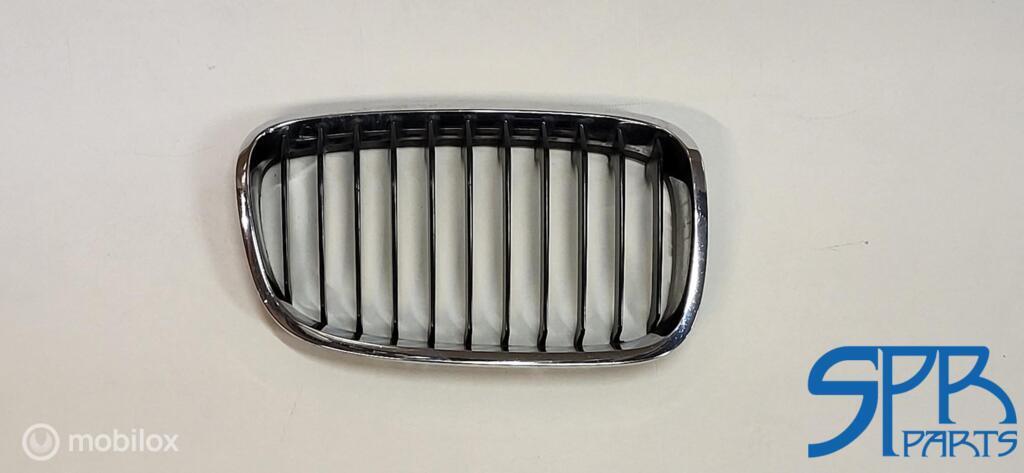 Grille BMW 1 SERIE F20 F21 GRILL NIER RECHTS 51137239022 ORG, Gebruikt, Ophalen of Verzenden, BMW, BMW