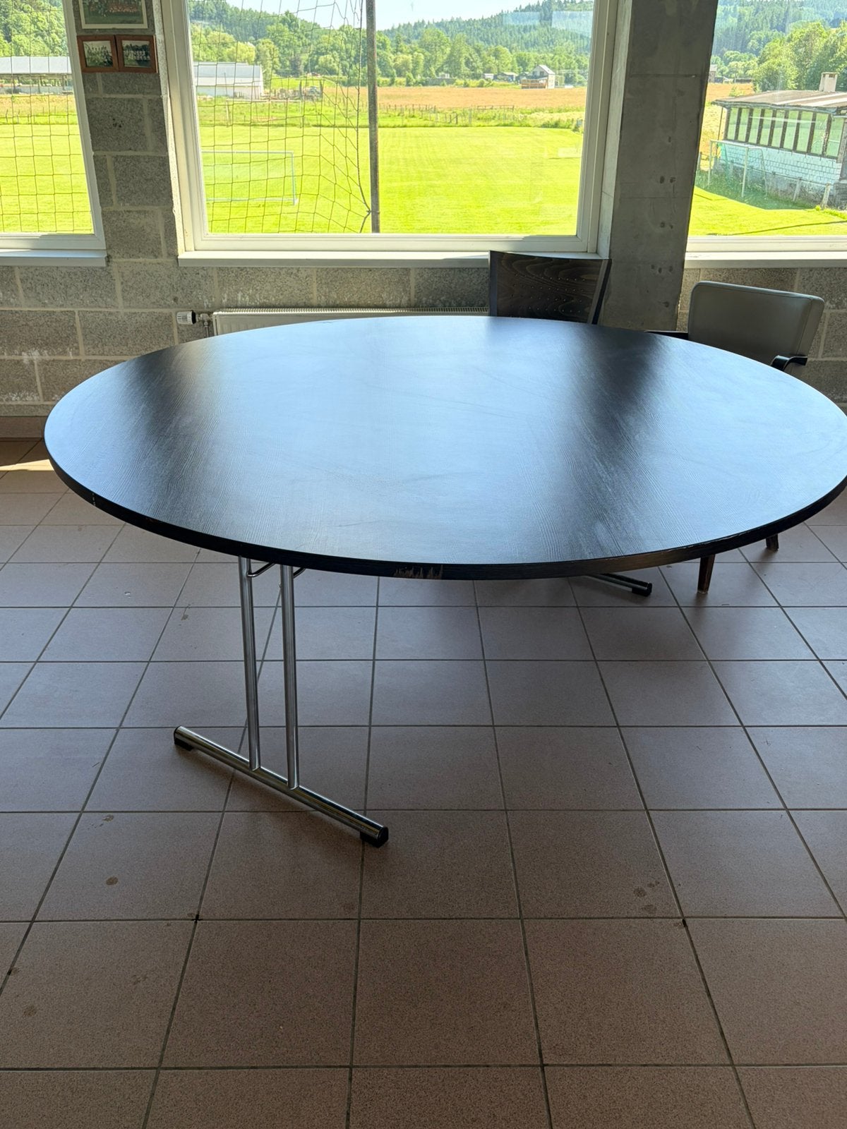 8 ronde tafels 8 stevige en opvouwbare personen, Tuin en Terras, Tuintafels, Ophalen, Zo goed als nieuw, Ovaal, Hout