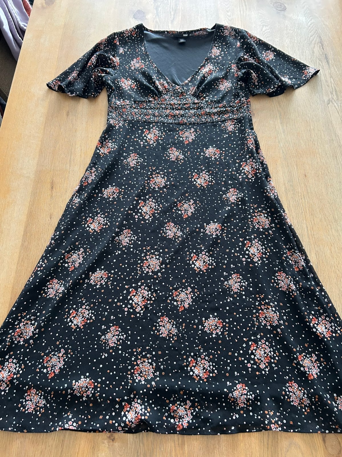 Zwarte midi jurk bloemen H&M maat 38, Maat 38/40 (M), Zwart, Ophalen of Verzenden, Zo goed als nieuw