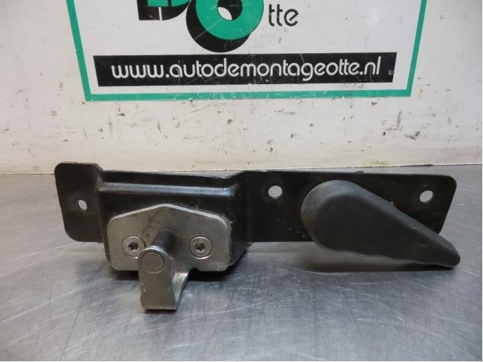 Poignée portière arrière camionnette d'un Opel Vivaro (Vi, -, Opel, Utilisé, -