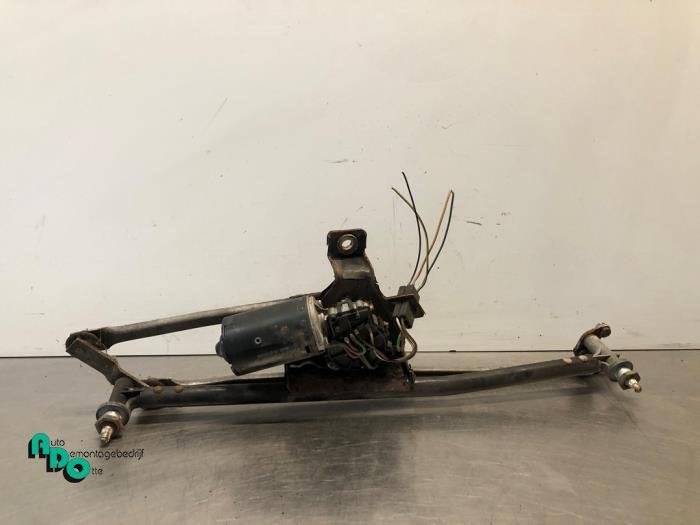 Moteur + mécanique essuie-glace d'un BMW 3-Serie (3-Serie 8, -, 3 mois de garantie, Utilisé, -