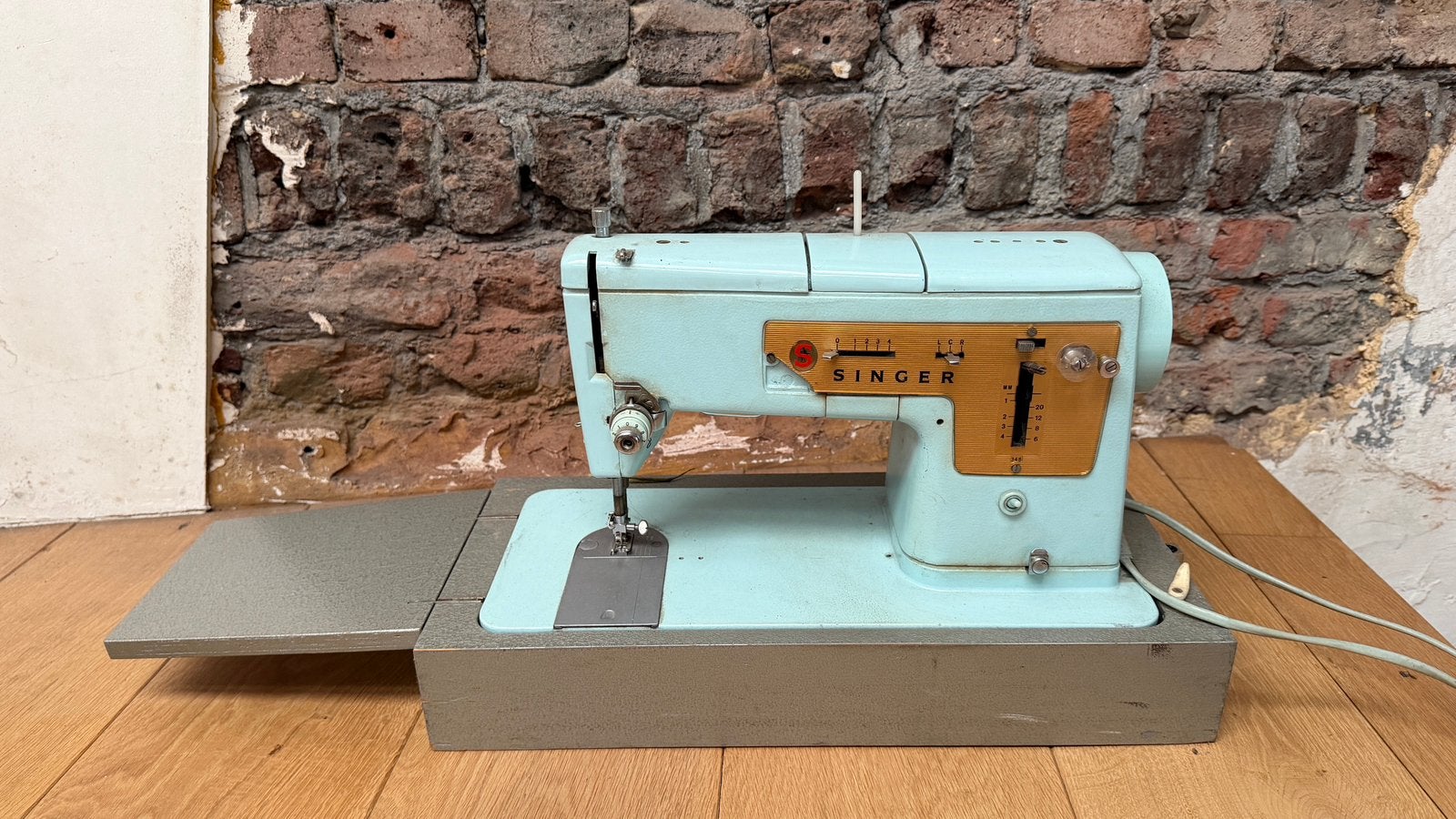 Machine à coudre Singer bleu ciel, Hobby & Loisirs créatifs, Machines à coudre & Accessoires, Enlèvement, Comme neuf, Machine à coudre