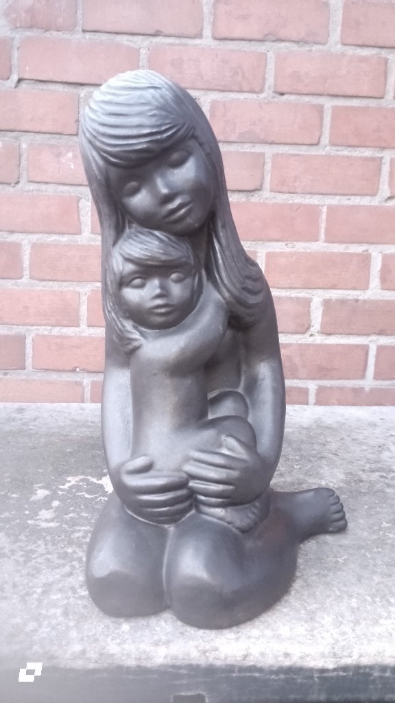 Statue en céramique d'Emiel Laskaris — femme avec enfant, Enlèvement ou Envoi