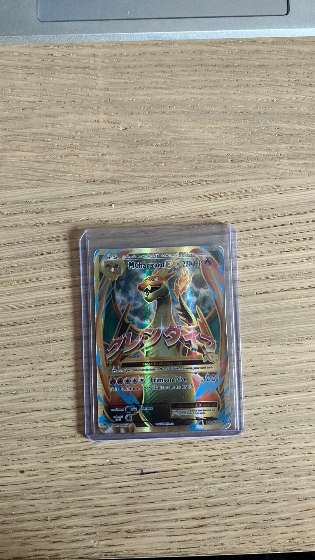 Charizard - pokemon kaart, Hobby en Vrije tijd, Verzenden, Zo goed als nieuw, Losse kaart, Foil