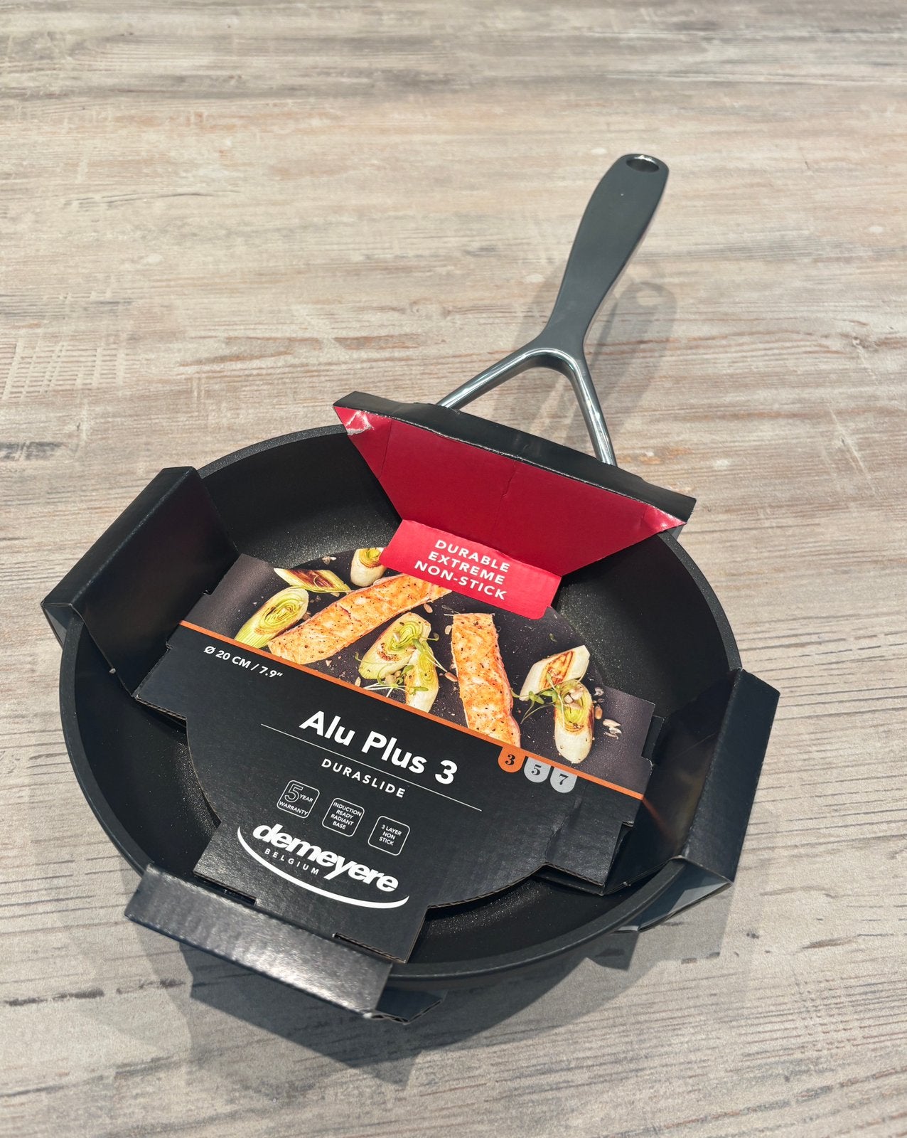 Demeyere alu plus 3 duraslide bakpan 20cm, Ophalen, Demeyere, Nieuw, Kookpan