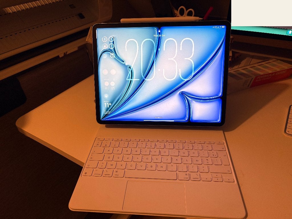 iPad Air 13 5G Magic Keyboard van 512 GB en Apple Pencil Pro, Computers en Software, 13 inch of meer, Ophalen of Verzenden, Zo goed als nieuw