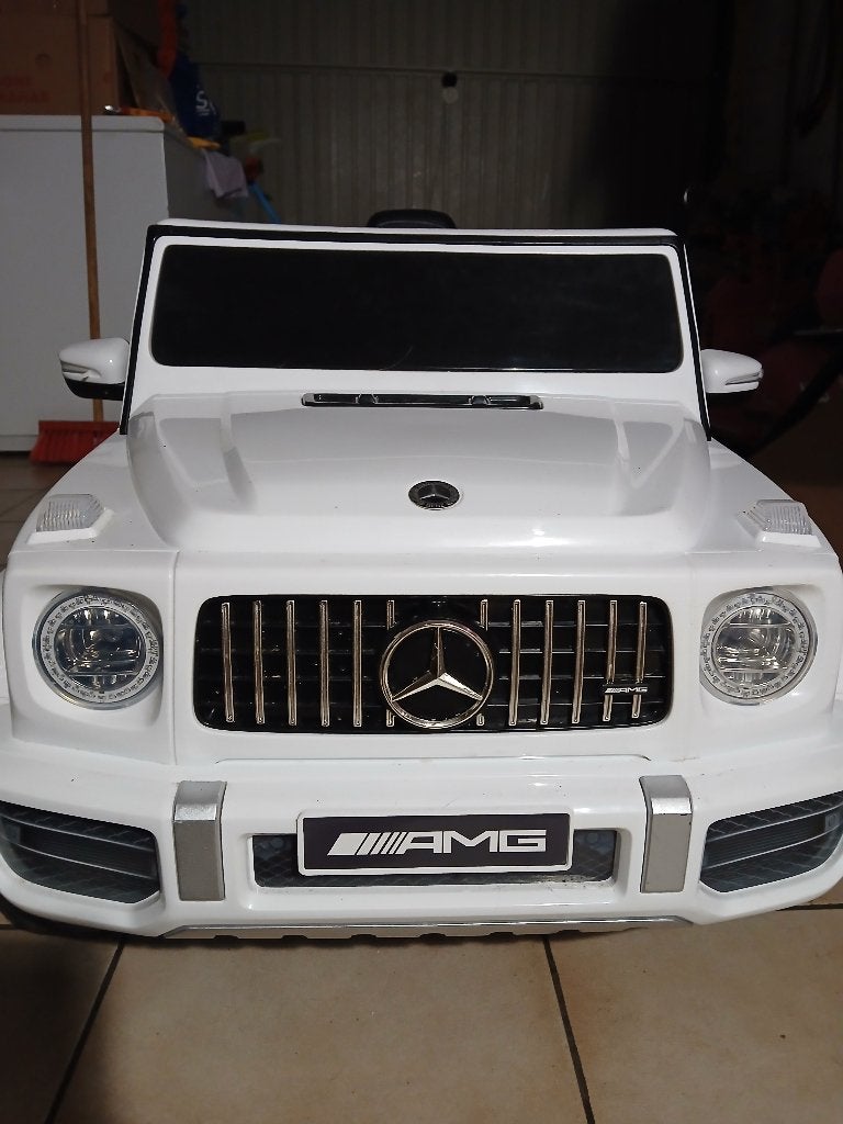 Electrische kinder auto Mercedes-AMG, Kinderen en Baby's, Ophalen, Zo goed als nieuw