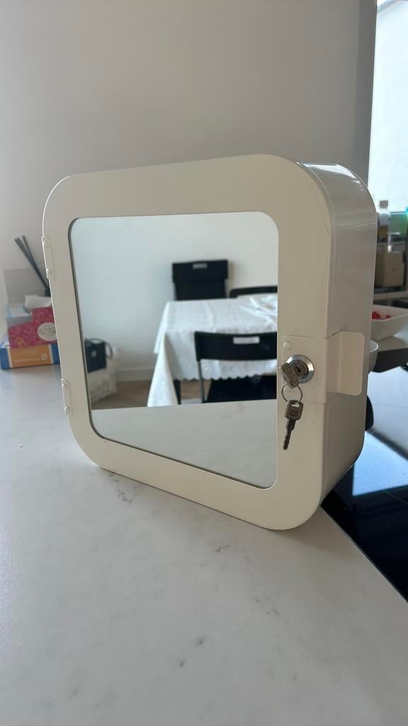 Klein apotheekkastje (ikea), Ophalen of Verzenden, Zo goed als nieuw