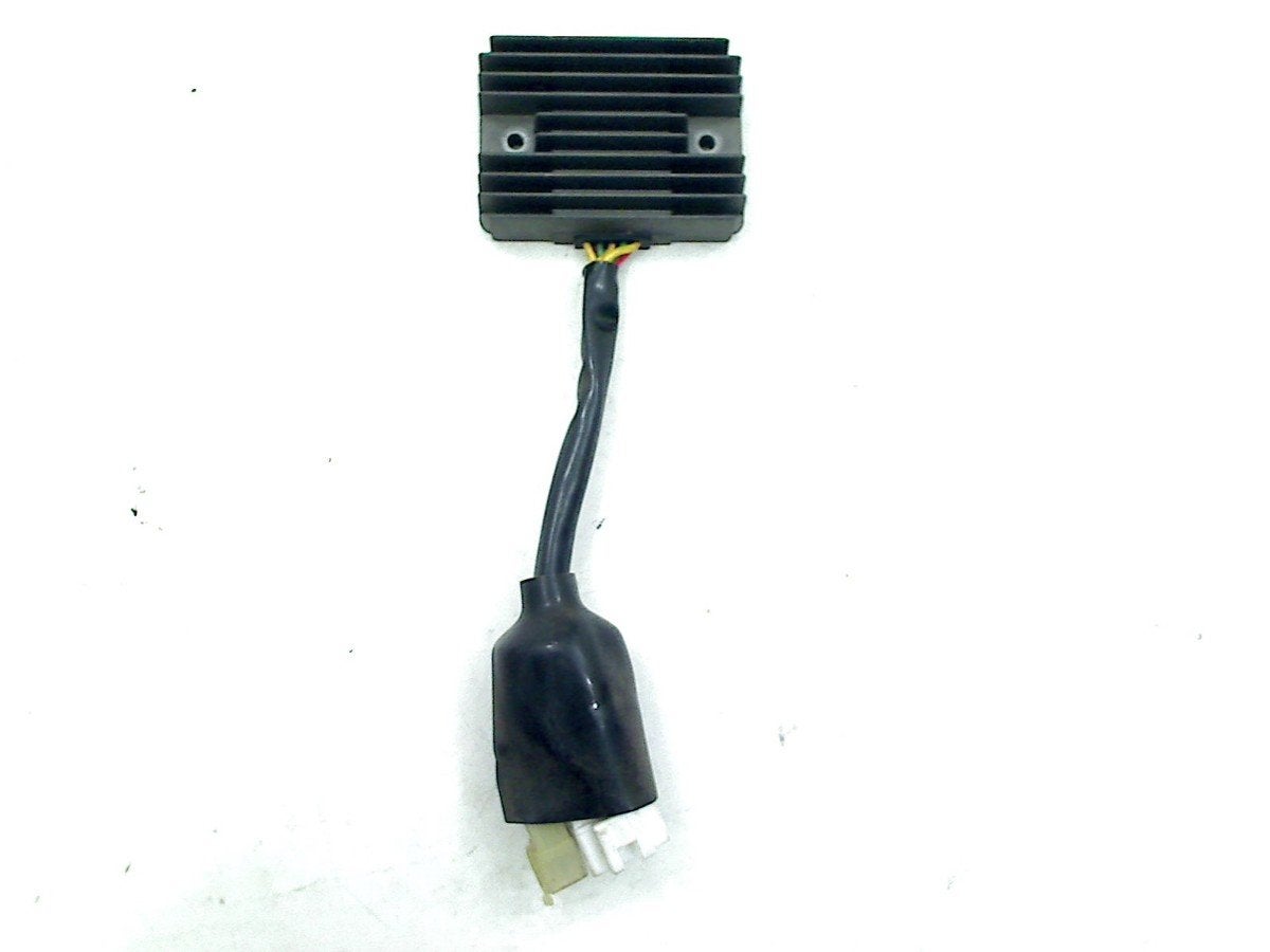 REGULATEUR DE TENSION VFR 800 Fi 1998-2001 (VFR800Fi RC46), Dhr. S. di Majo, Utilisé, Info@cama-motorparts.nl, P.J. Troelstraweg 8 8
3144 CX  MAASSLUIS, NL