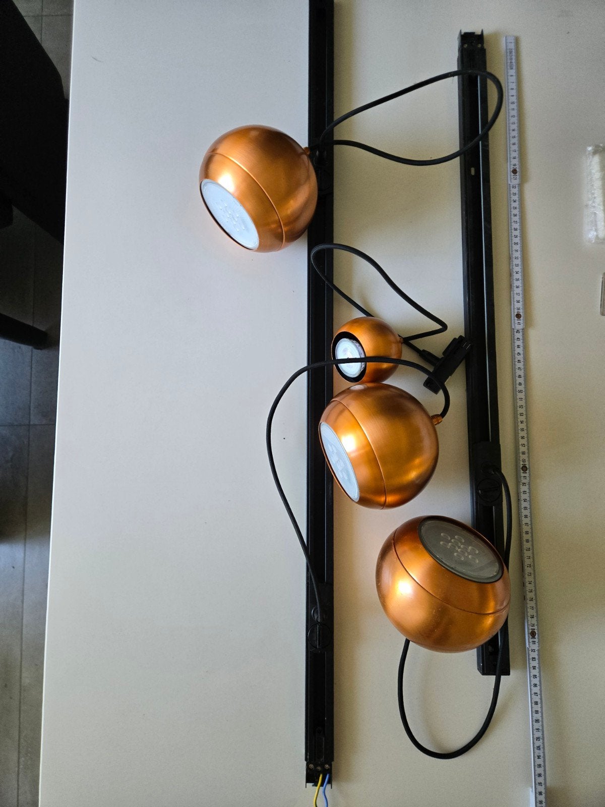 Set koperen bol-spots op rail — 4 spots + 2 rails, Huis en Inrichting, Ophalen, Gebruikt, LED, GU10