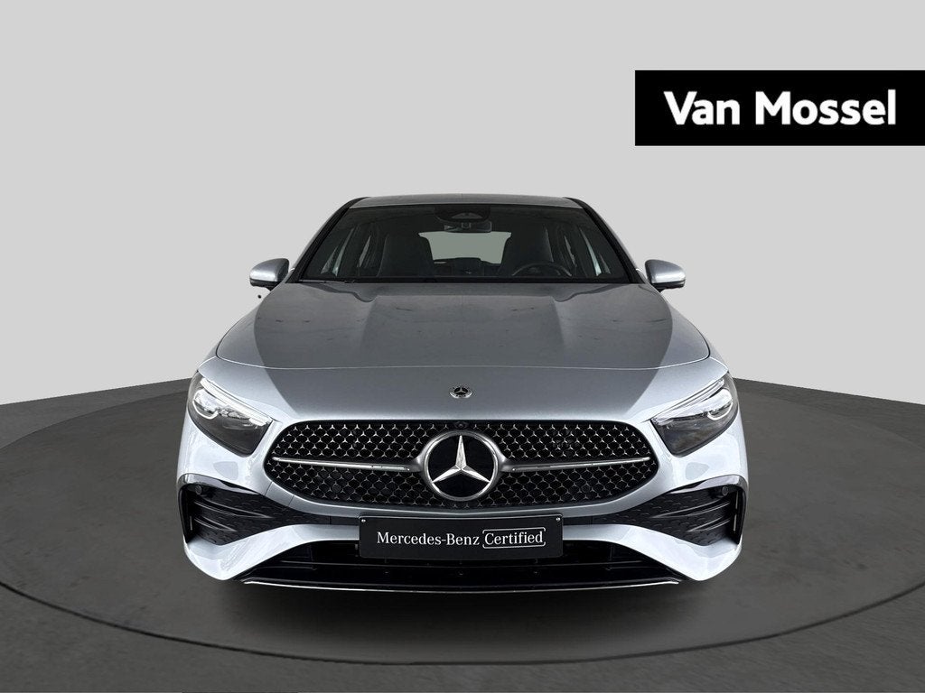 Mercedes-Benz A-Klasse 250 e AMG Line - TREKHAAK - MULTIBEAM, Auto's, Stof, Gebruikt, Euro 6, 4 cilinders