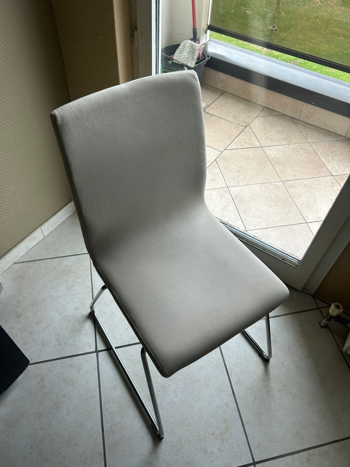 Lot de 4 chaises de salle à manger – très bon état, Maison & Meubles, Enlèvement, Comme neuf, Métal