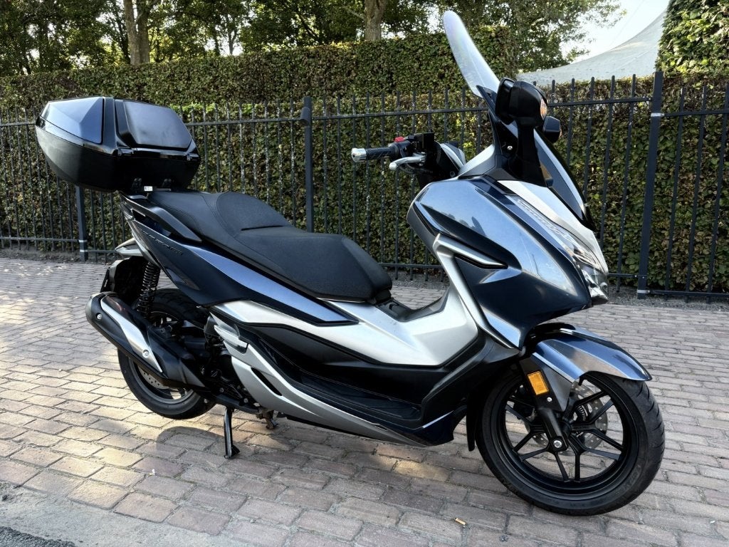 Honda Forza 300 - ABS, Motoren, Scooter, 300 cc, Minimaal motorrijbewijs A2, Automaat