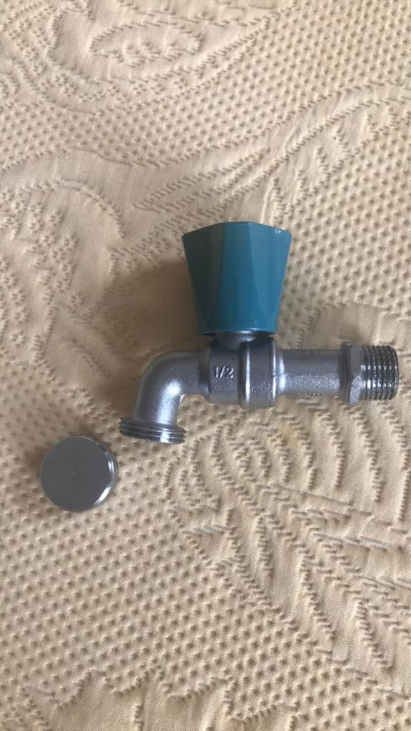 A vendre ROBINET EXTÉRIEUR avec BOUCHON., Comme neuf