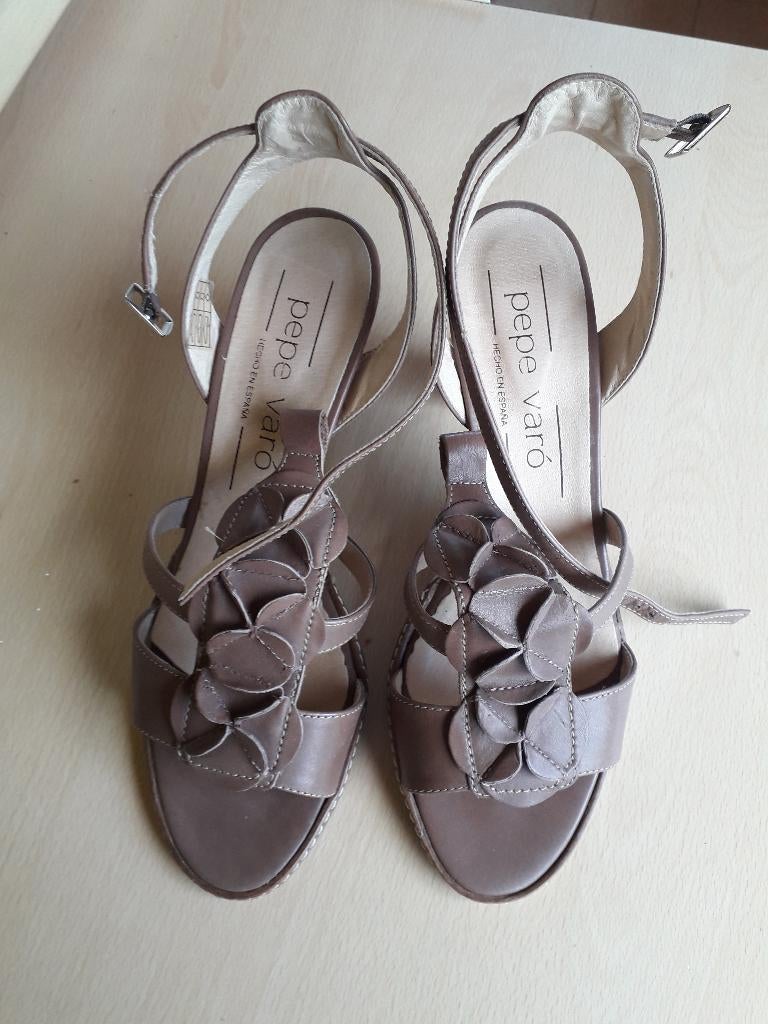 chaussures ouvertes brun clair P 39 - comme neuves!, Escarpins, Pepe varo, Comme neuf, Brun