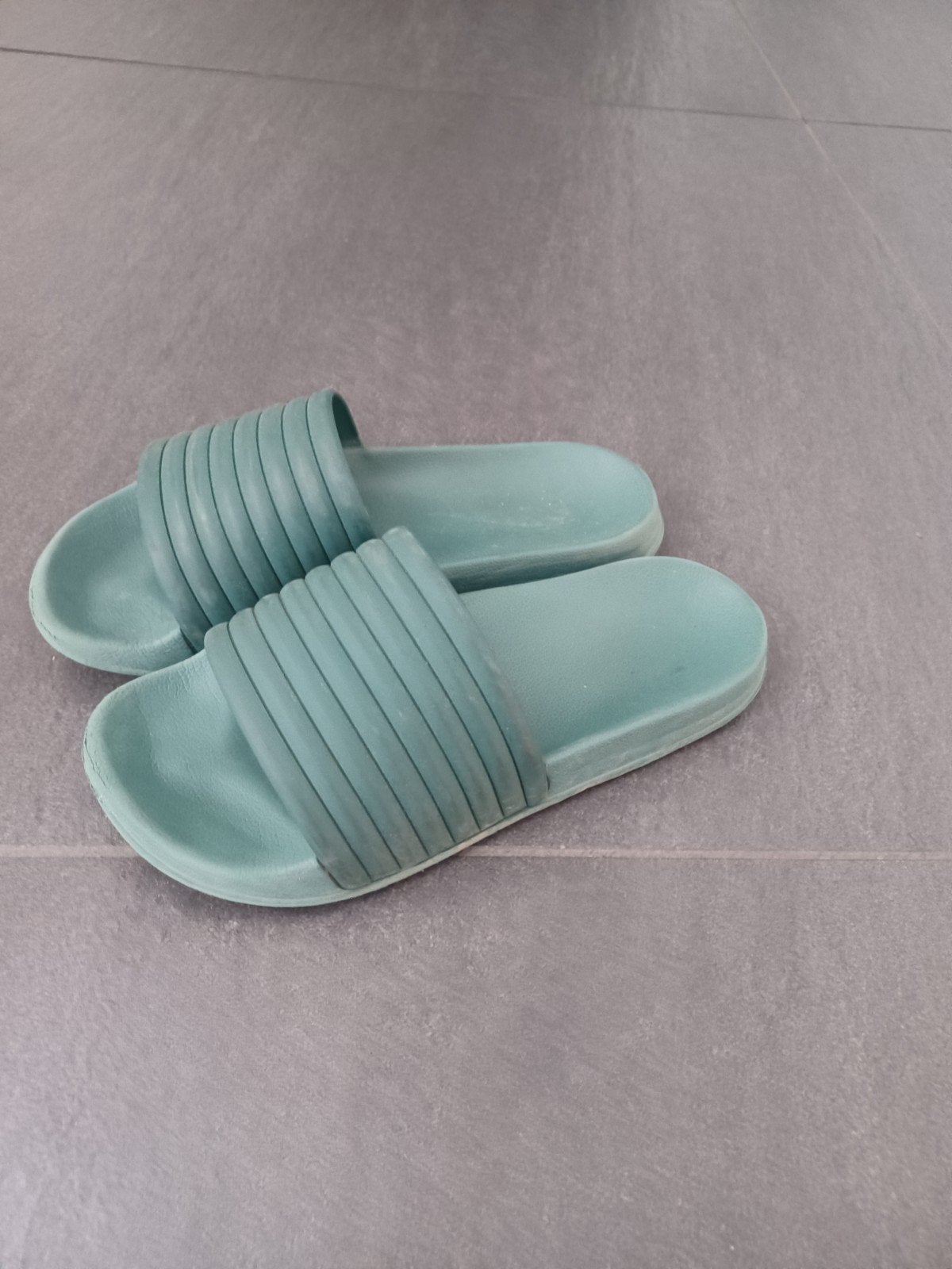 Badslippers maat 32, Kinderen en Baby's, Babykleding | Schoentjes en Sokjes, Ophalen, Gebruikt, Jongetje of Meisje, Hema