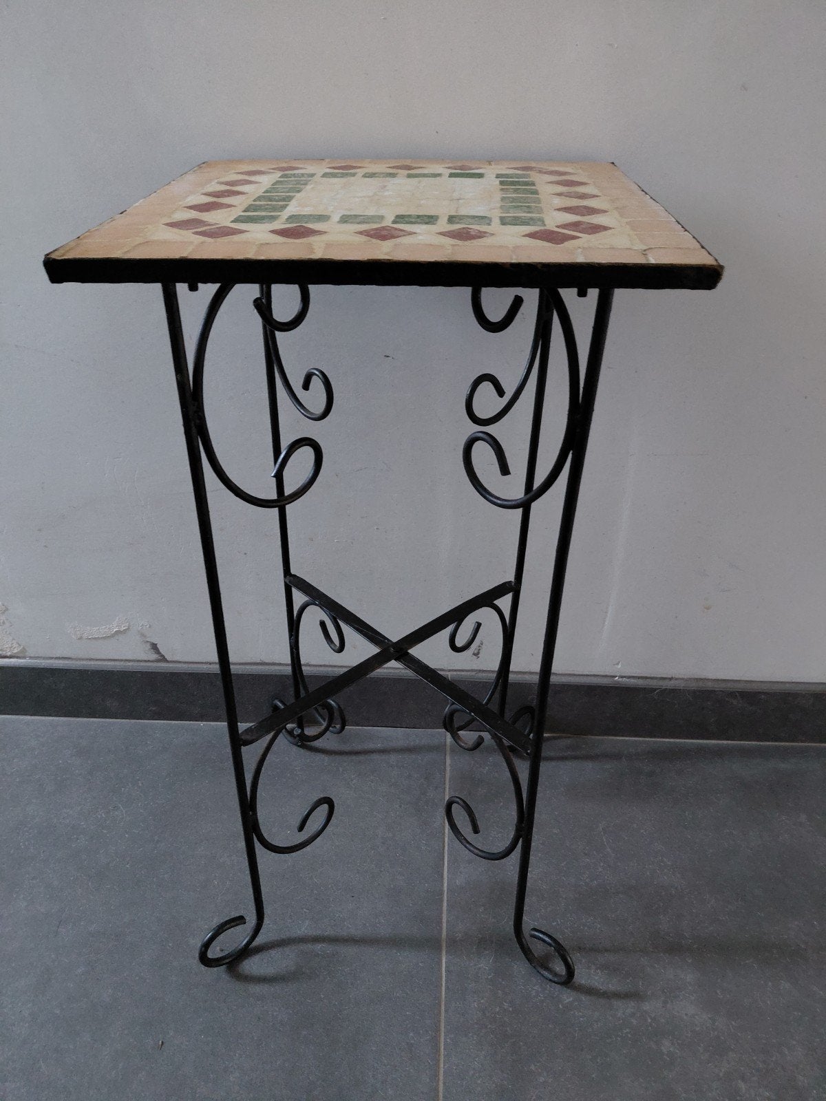 bijzettafel of plantenstandaard, Ophalen