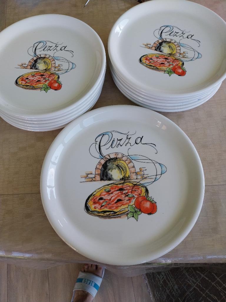 Service à pizza pour 12 personnes, Maison & Meubles, Neuf, Assiettes(s), Enlèvement, Autres matériaux