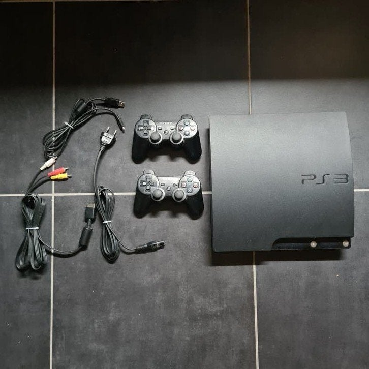 Sony Playstation 3 slim, Games en Spelcomputers, Spelcomputers | Sony PlayStation 3, Ophalen of Verzenden, Zo goed als nieuw, Met 2 controllers