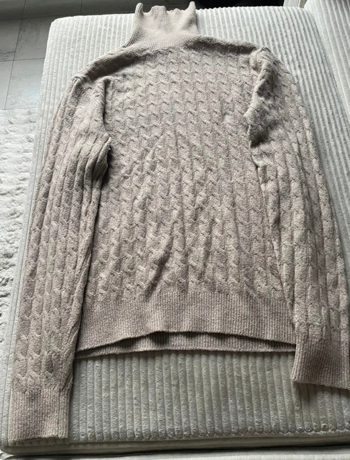 Beige kabelgebreide trui met hoge hals, Ophalen of Verzenden, Zo goed als nieuw, Maat 46 (S) of kleiner, Beige