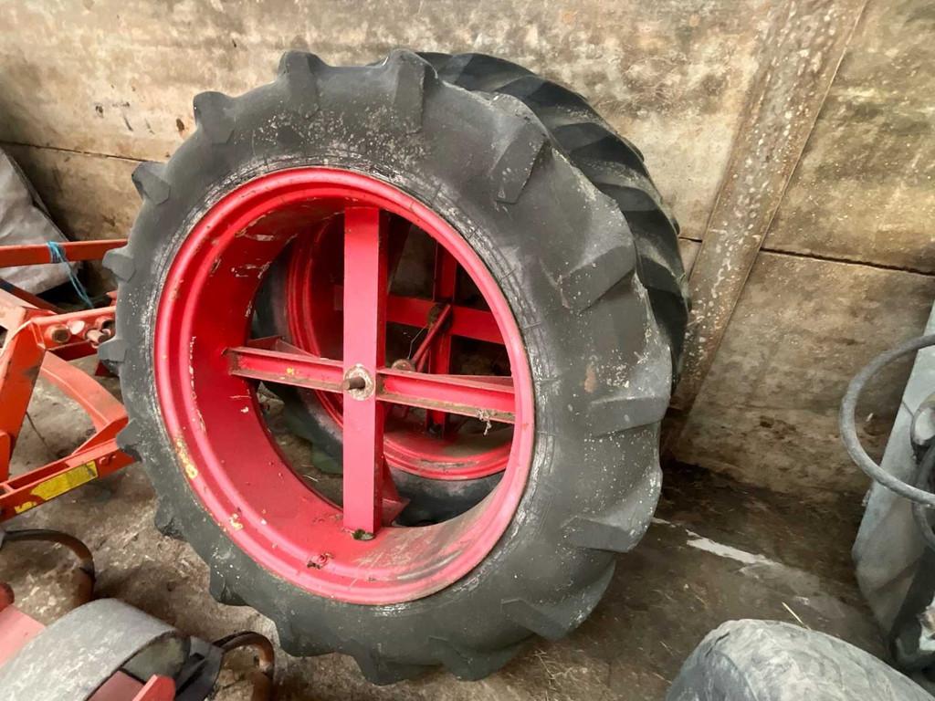 PIRELLI 136/12R38 Band, wiel en velg, Zakelijke goederen, Landbouw | Onderdelen | Banden, Velgen en Assen