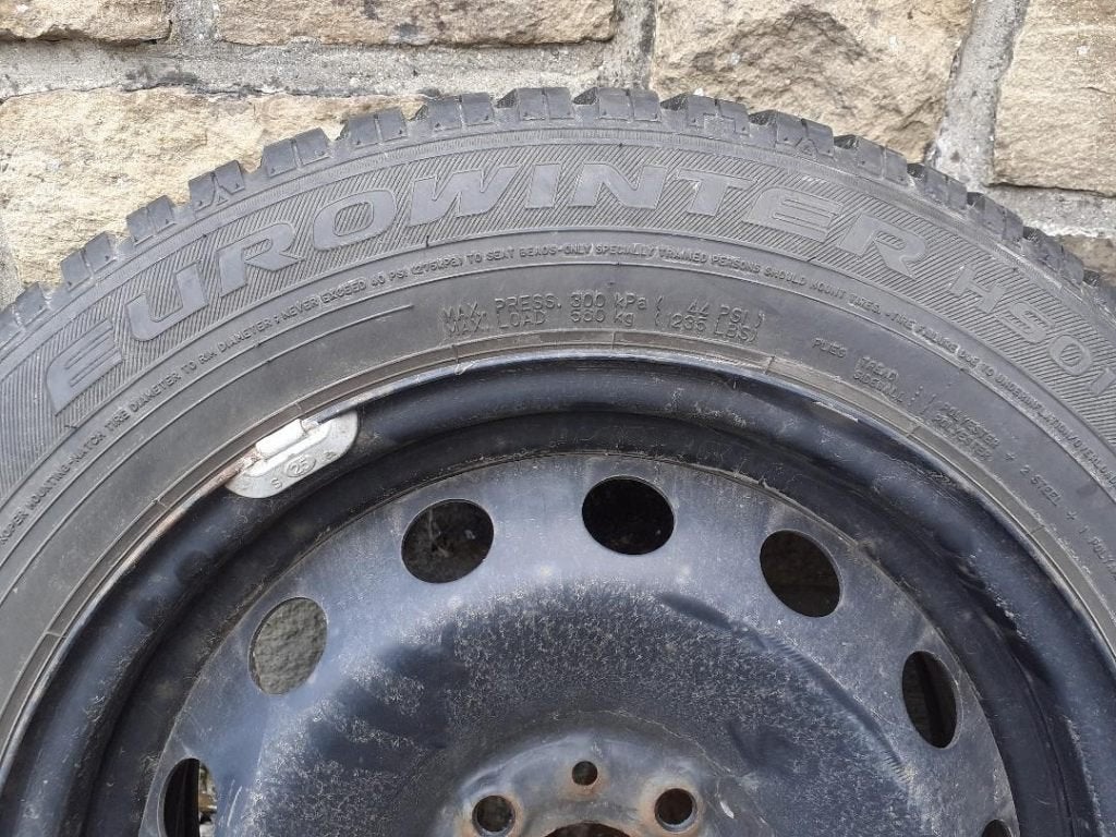 Pneus hiver, neige 185/65 R 15 88T sur jantes, auto, Autos : Pièces & Accessoires, Neuf, Pneus et Jantes, Pneus hiver, Enlèvement