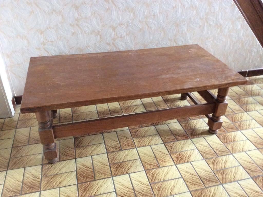 Een houten salontafel - 130 cm lang/ 47 cm hoog - vintage, Huis en Inrichting, Ophalen, Gebruikt