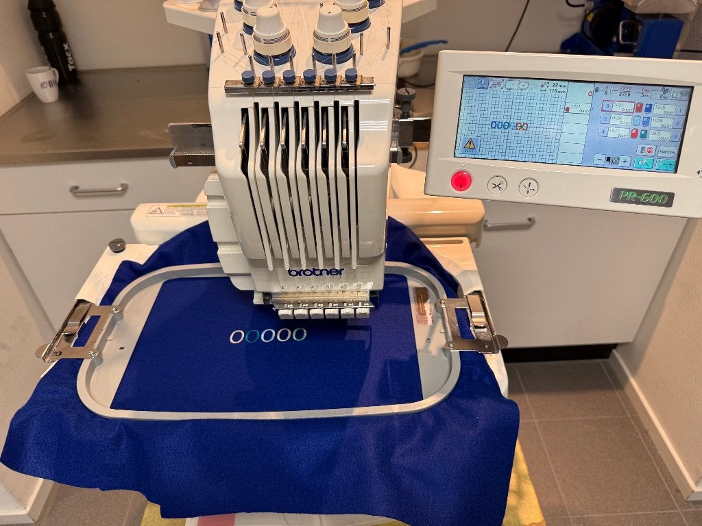 Borduurmachine BROTHER PR-600 met capframe / pettenklem., Hobby en Vrije tijd, Ophalen, Gebruikt, Machineborduren, Borduurmachine