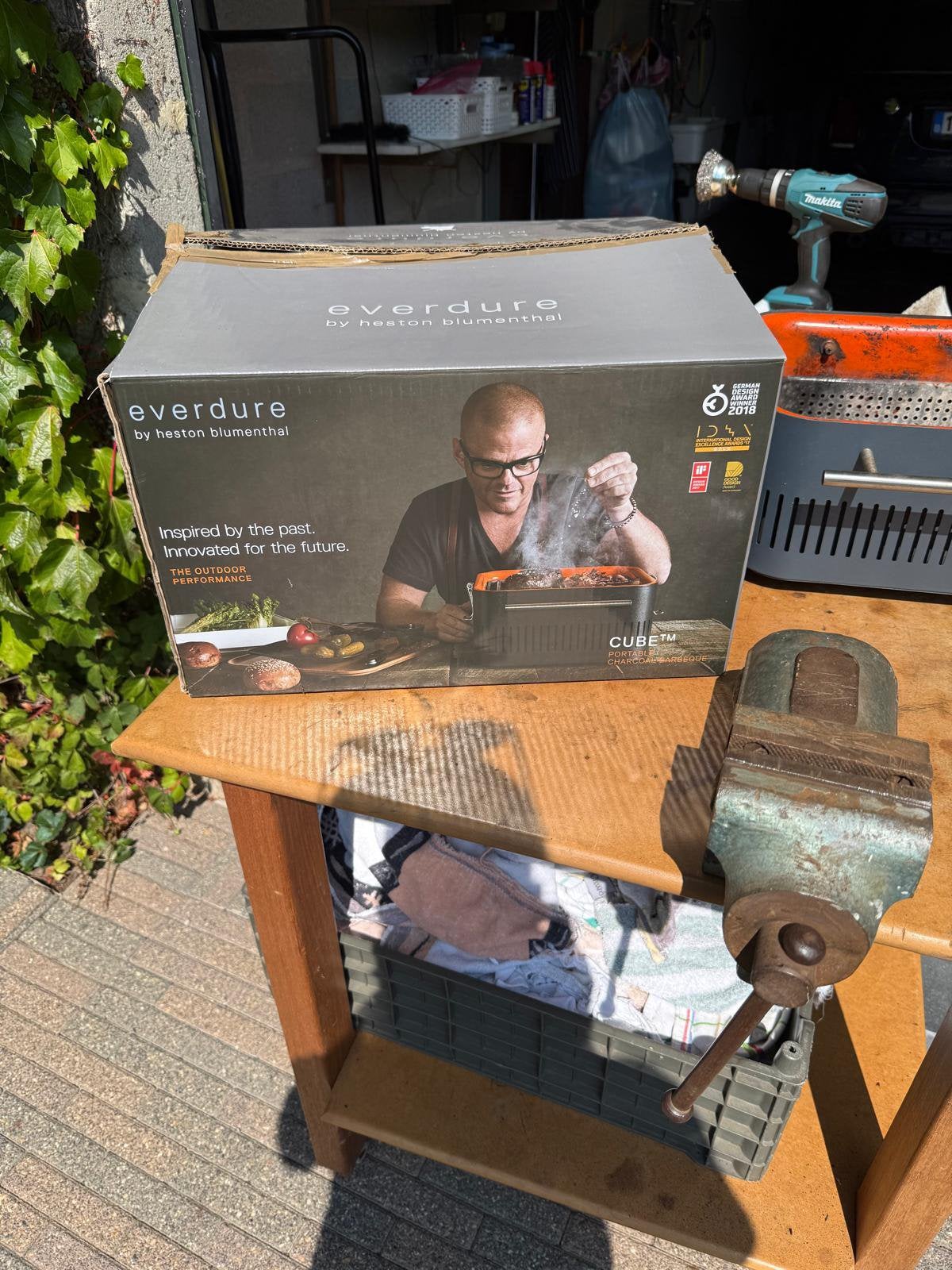 Tafel BBQ, Tuin en Terras, Ophalen, Zo goed als nieuw