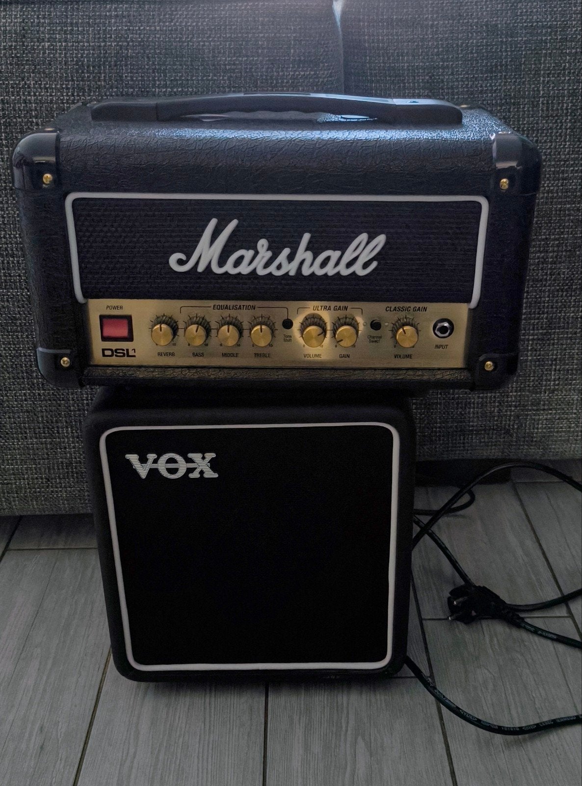 Tête d'ampli à lampe Marshall + caisson Vox, Enlèvement, Comme neuf