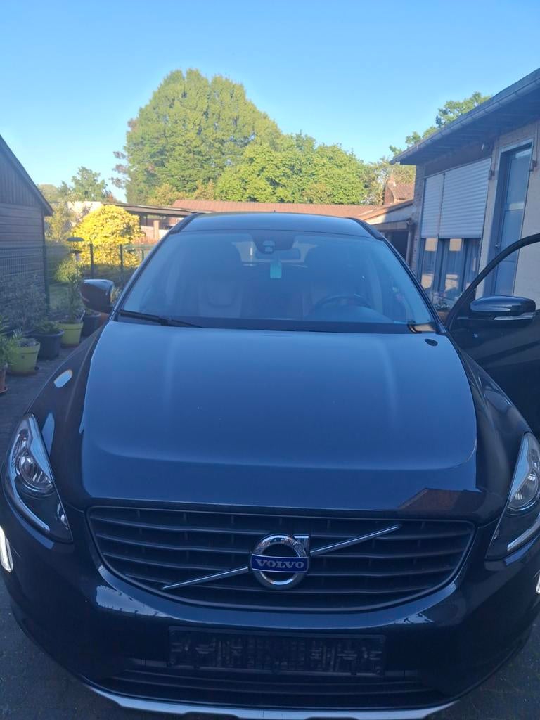 Volvo  xc60 2l  110kw 150pk, Auto's, Automaat, Euro 6, Zwart, Bruin