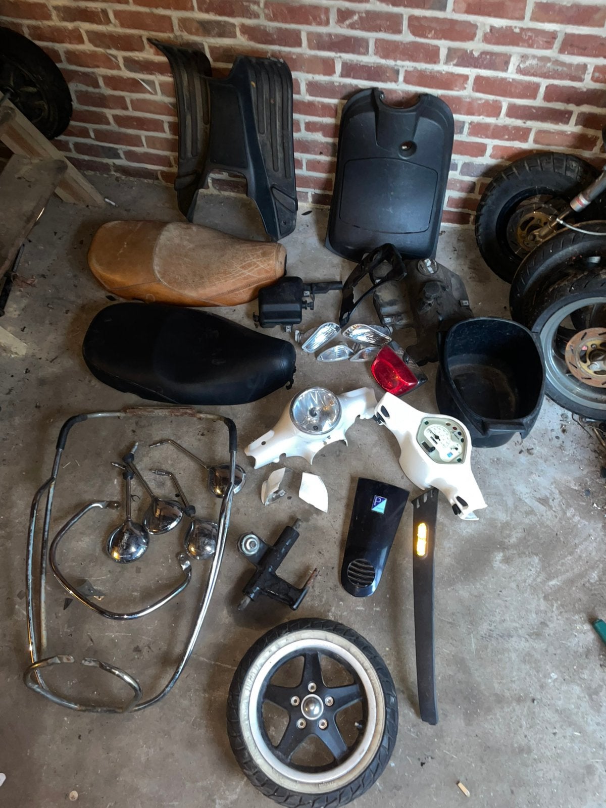 Vespa LX / S onderdelen (prijzen in beschrijving), Fietsen en Brommers, Verzenden, Zo goed als nieuw, Kap