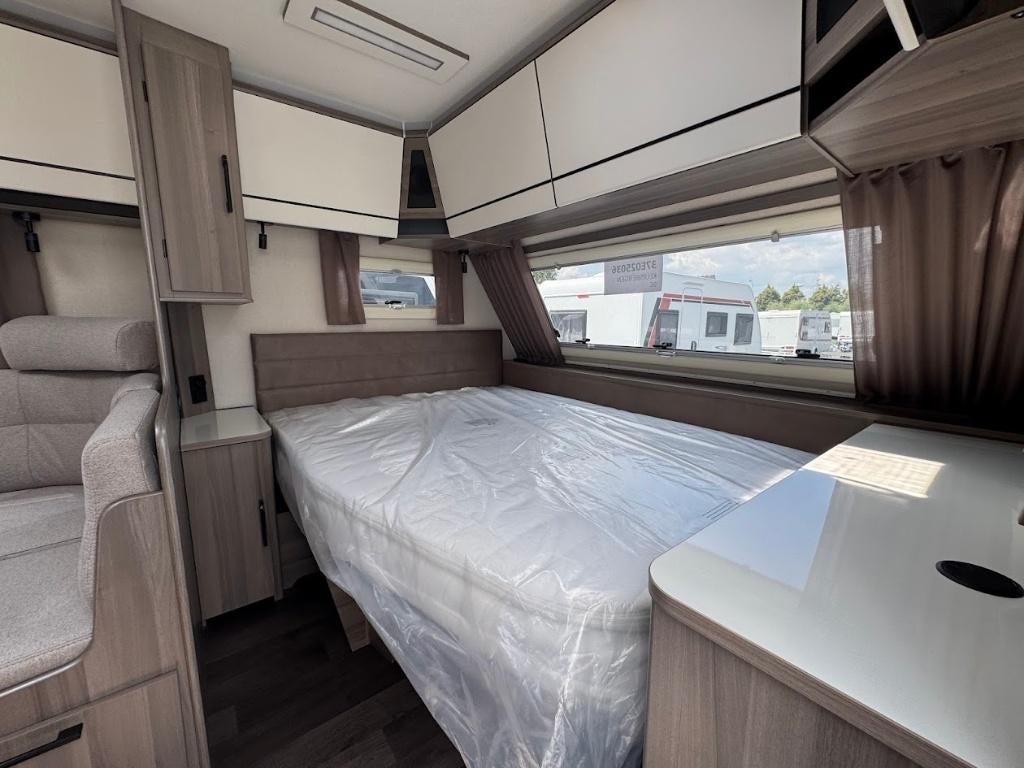 KABE ESTATE 600 GDL KS met stapelbedden, inclusief mover, Caravans en Kamperen, Bedrijf, Kabe, Tot en met 6, Schokbreker