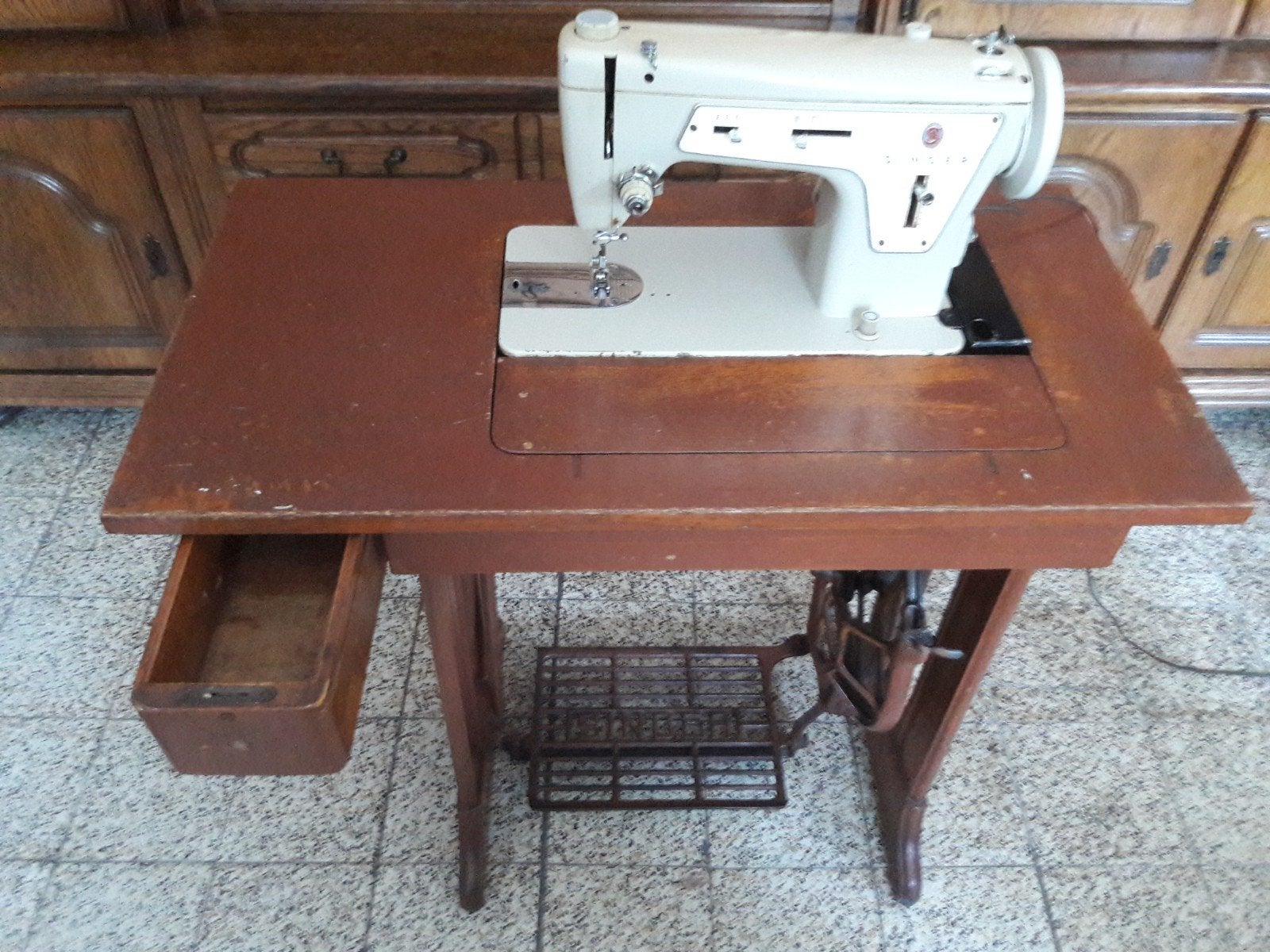 Ancienne machine à coudre SINGER, Enlèvement