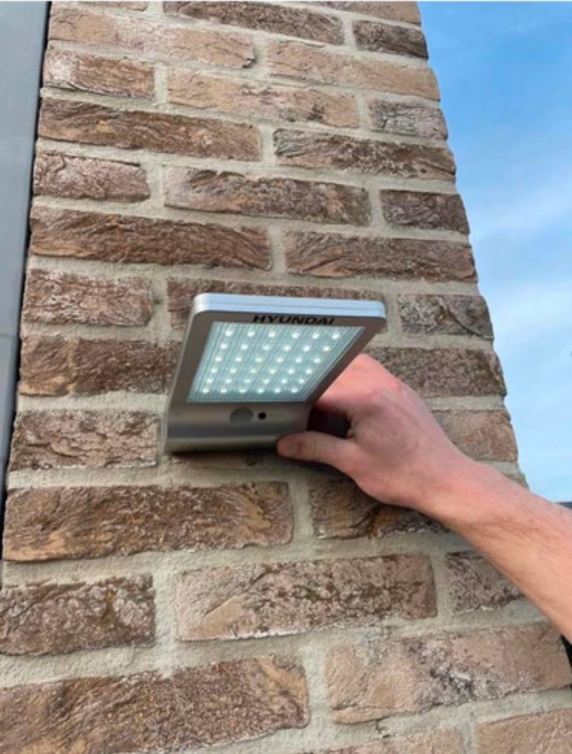 Led lamp met bewegings sensor (op zonne-energie), Tuin en Terras, Zonne-energie, Kunststof, Gebruikt, Wandlamp