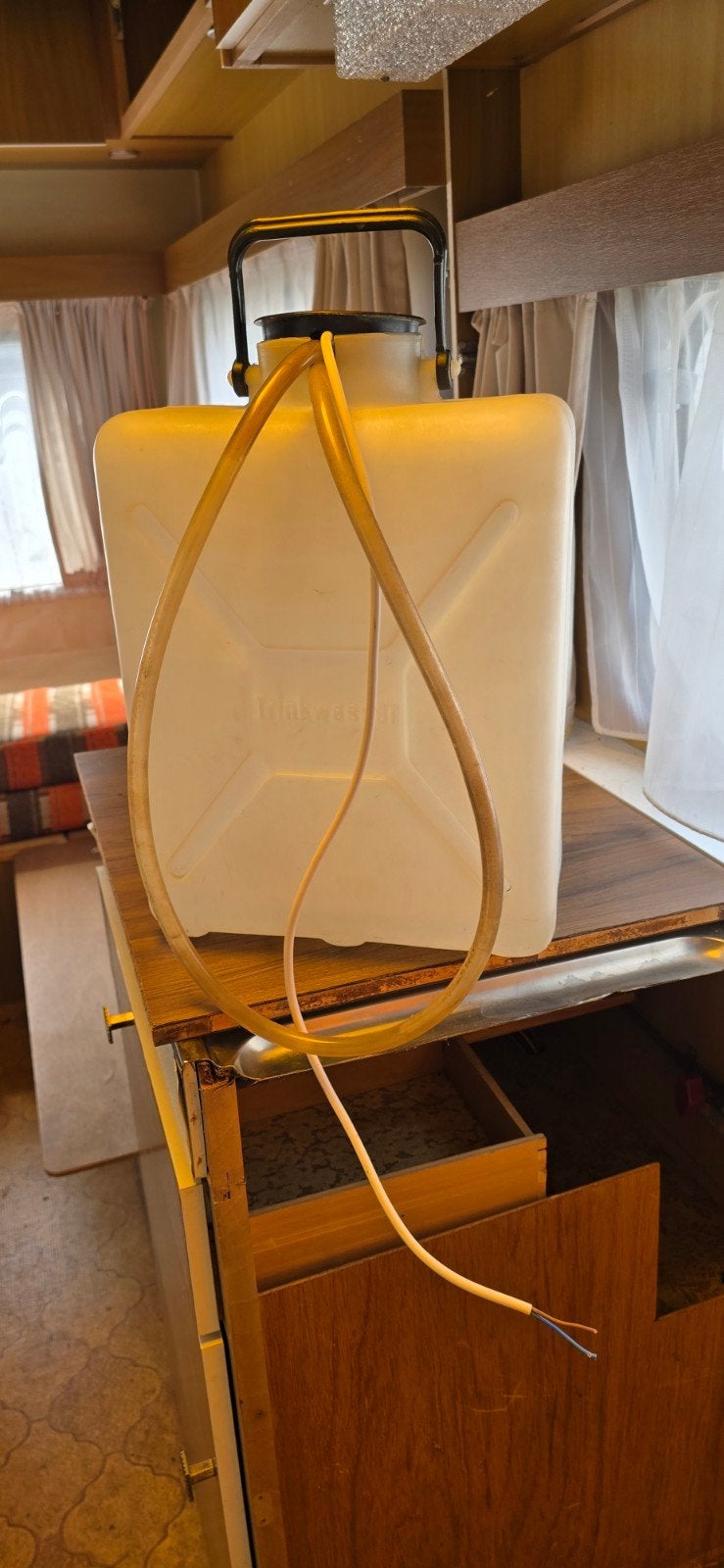 Bidon avec pompe à eau Camping Caravane, Caravanes & Camping, Accessoires de camping, Enlèvement