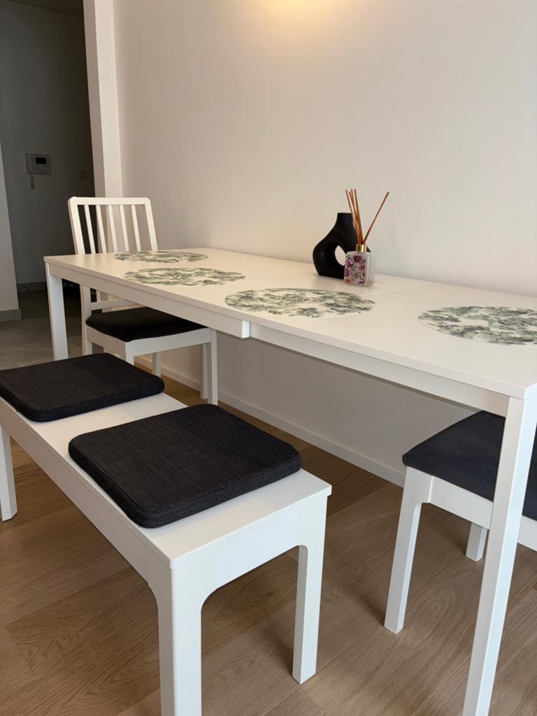 IKEA Extendable Table + 2 Chairs + Bench, Maison & Meubles, 150 à 200 cm, Cinq personnes ou plus, Comme neuf, 100 à 150 cm