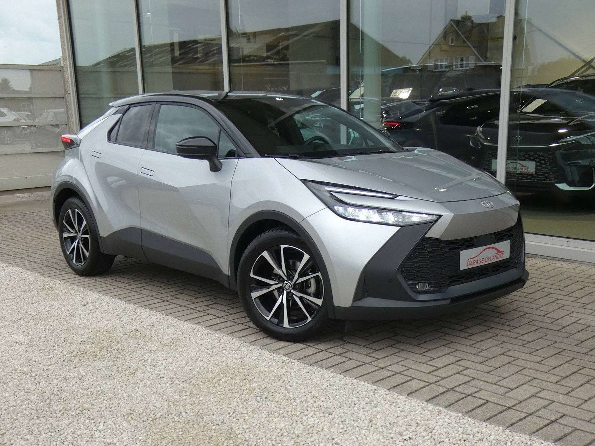 Toyota C-HR 1.8 Hybrid 140pk Dynamic plus +Trekhaak +Dodehoe, Argent ou Gris, Achat, Noir, 5 portes
