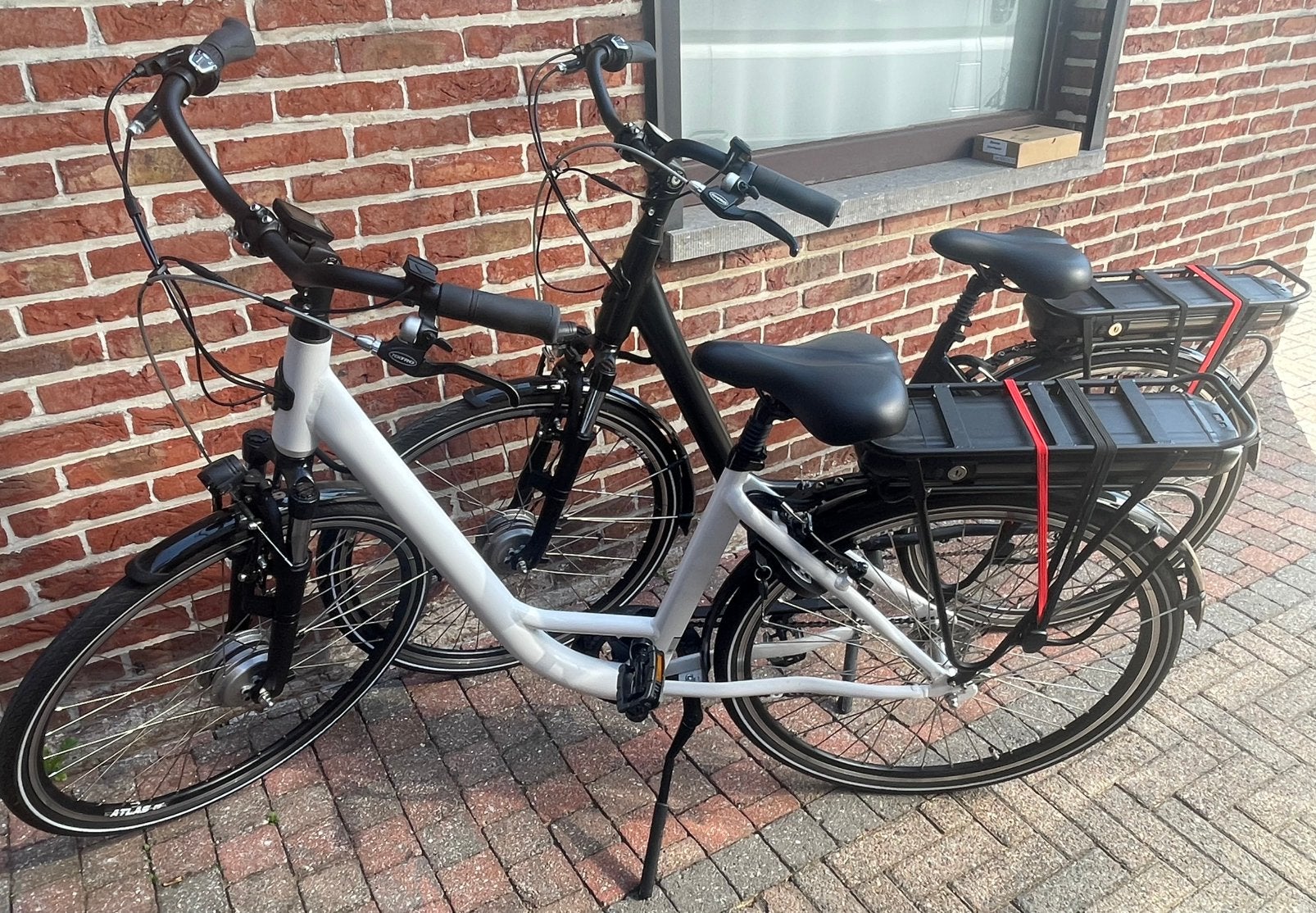 Elektrische stads e-bike ( 2 stuks ), Ophalen, Zo goed als nieuw, 50 km per accu of meer, Overige merken
