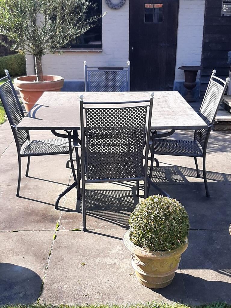 Arduinen tafel + 4 gietijzeren stoelen., Tuin en Terras, Ophalen