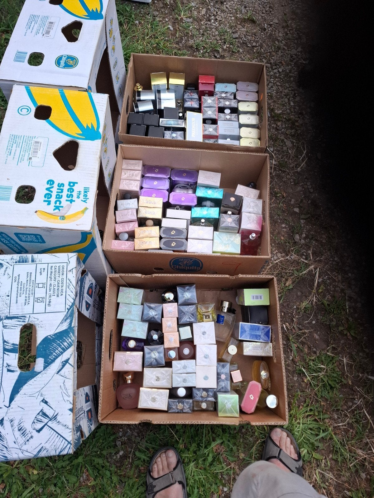 140 pièces d'eau de toilette ou d'eau de parfum, Enlèvement, Comme neuf