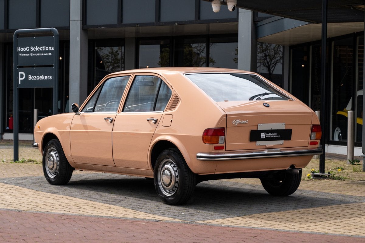 Alfa Romeo Alfasud 1.2, Autos, Oldtimers & Ancêtres, Cuir, 79 ch, Intérieur cuir, Entreprise