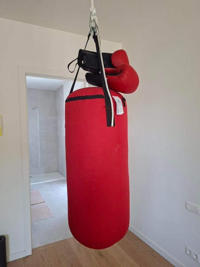 Bokszak met bokshandschoenen, Enlèvement, Sac de boxe