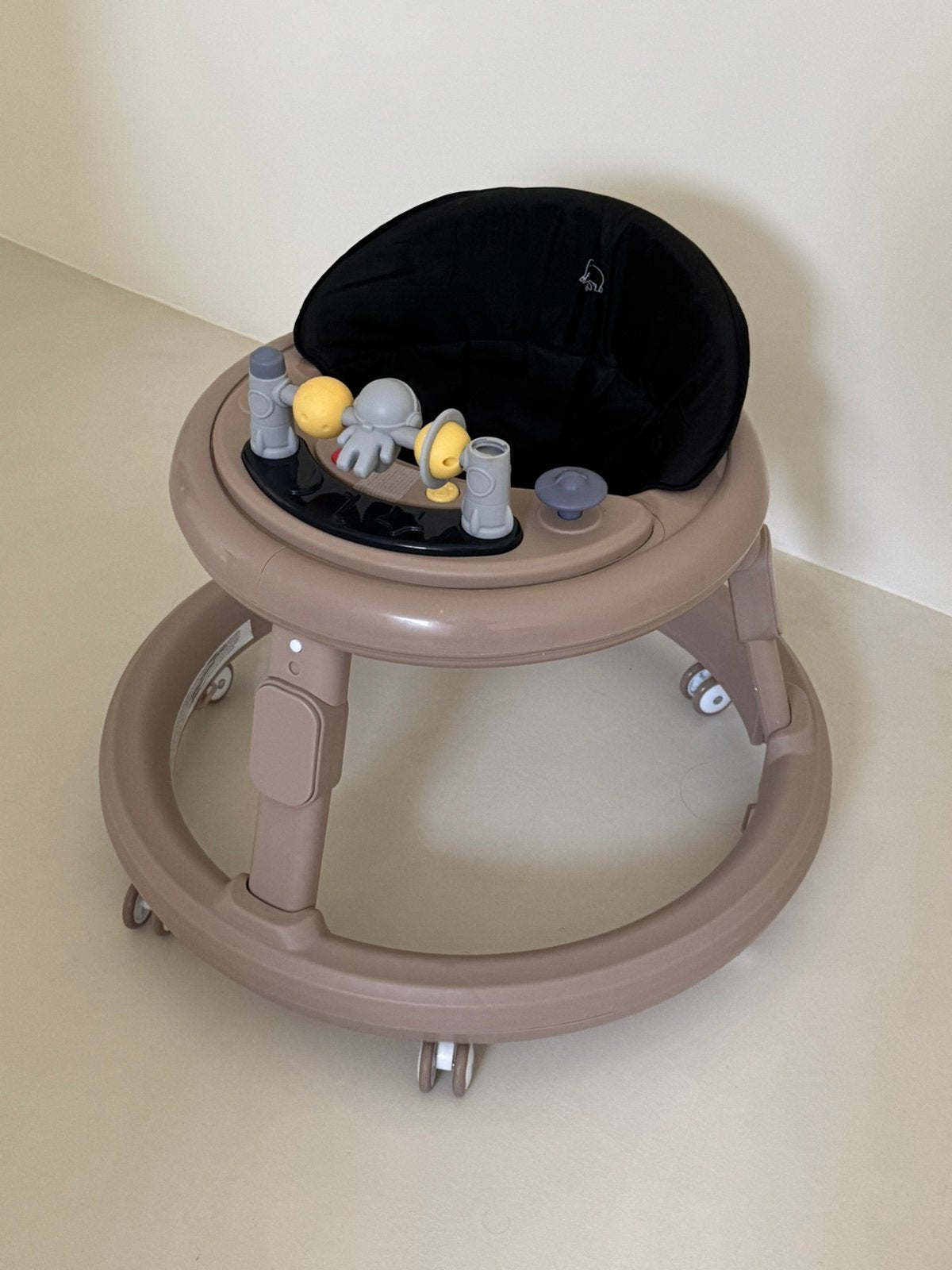 Trotteur bébé, Enfants & Bébés, Jouets | Jouets de bébé, Enlèvement, Comme neuf