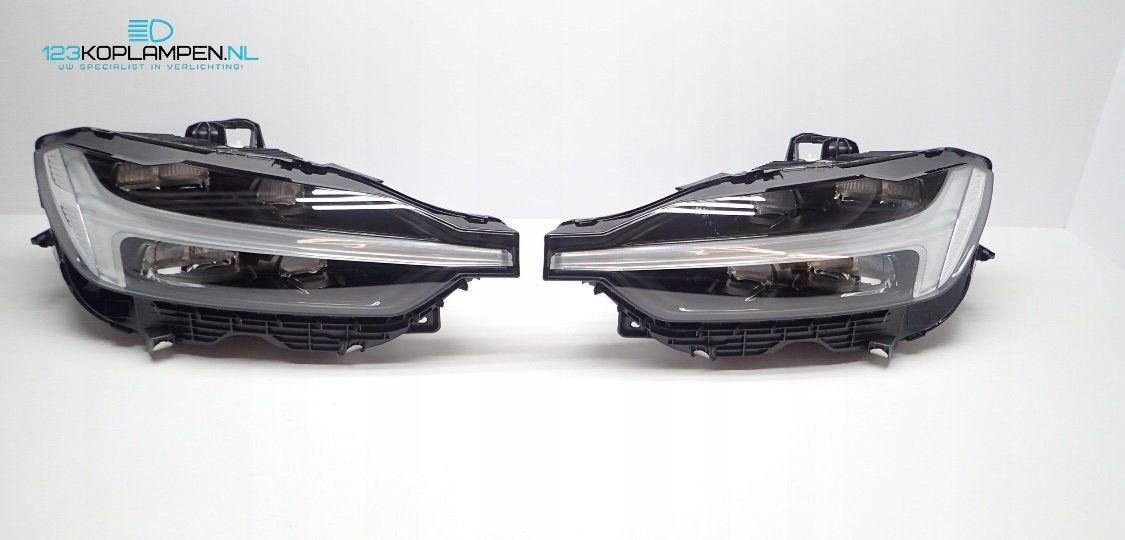 Volvo XC60 Mid LED koplampen links rechts compleet met modul, Auto-onderdelen, Gebruikt, -, Verzenden, Volvo