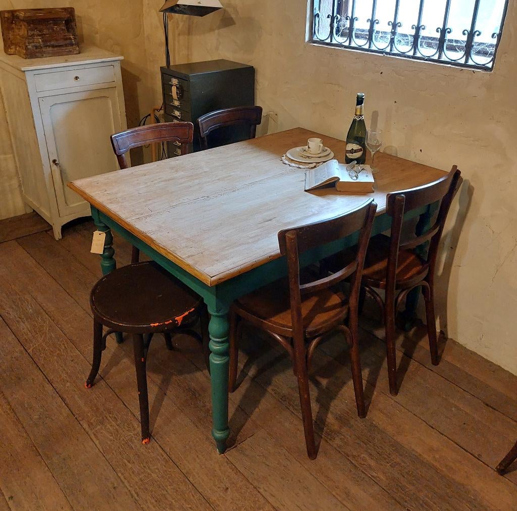 oude relatief brede keukentafel met lade, Ophalen