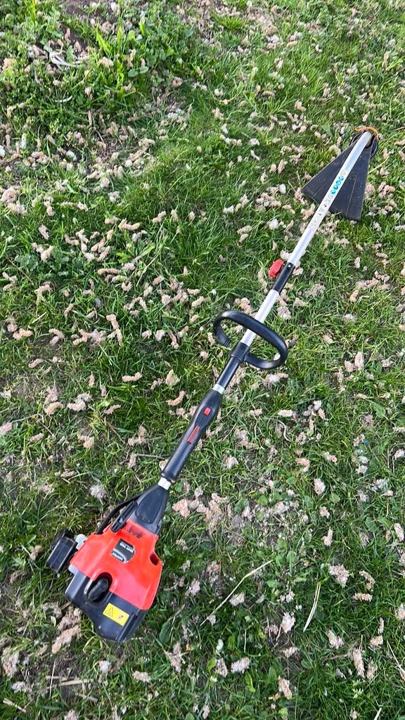 Faucheuse de bordures Matrix BMT750, Jardin & Terrasse, Enlèvement, Utilisé, 10 à 30 cm, Essence